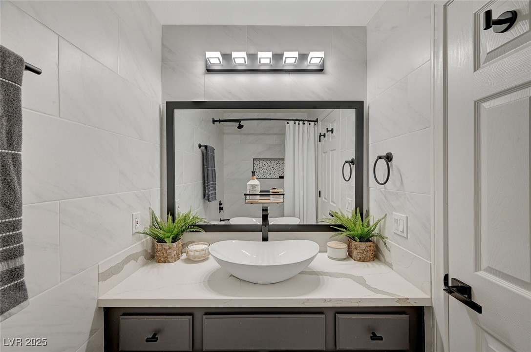 1800 Edmond Street 215