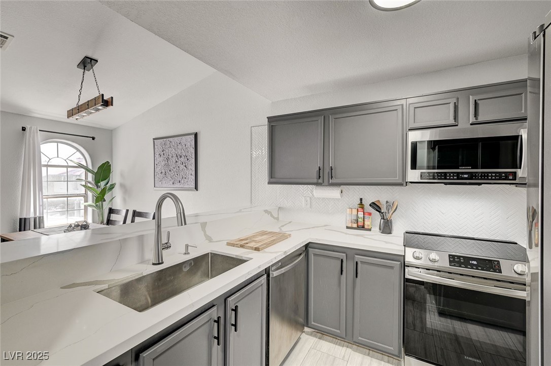 1800 Edmond Street 215