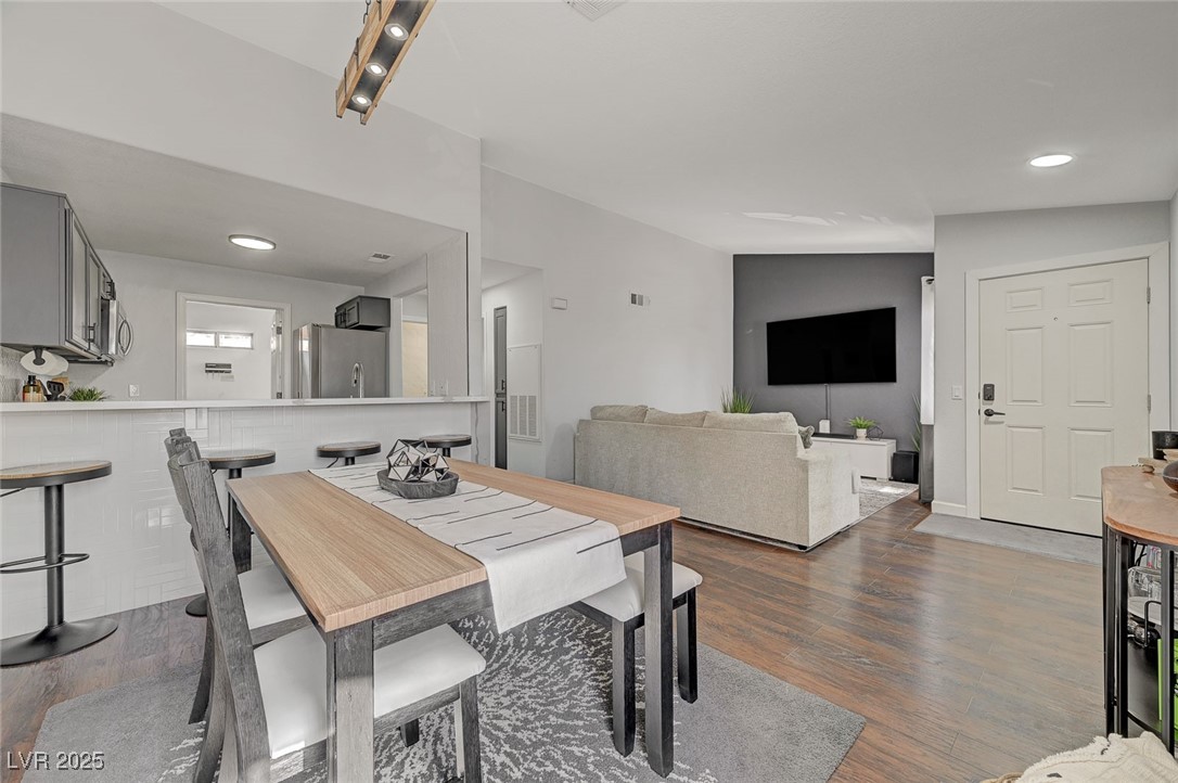 1800 Edmond Street 215