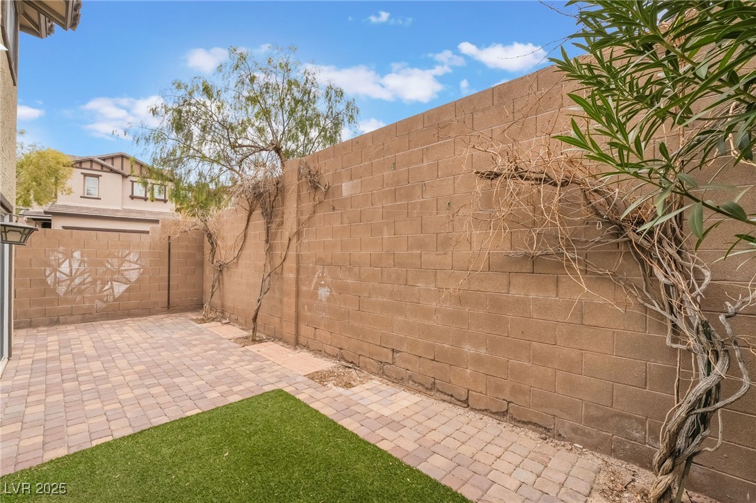 689 Lucky Pine Street