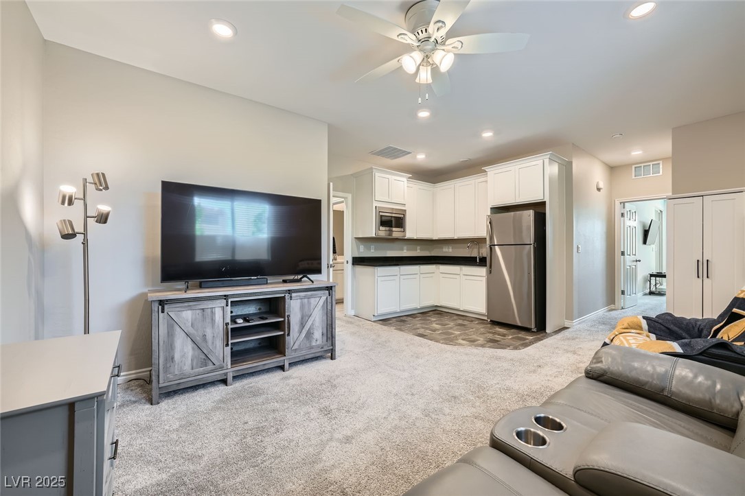 10173 Skye Saddle Avenue