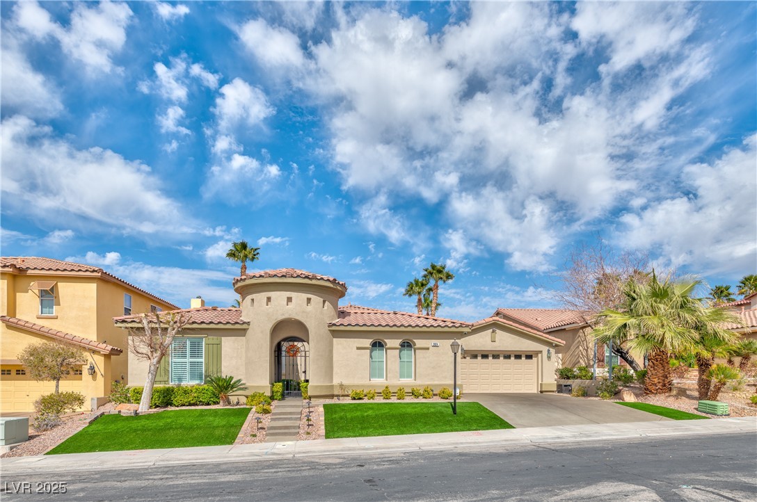 2824 Soaring Peak Avenue