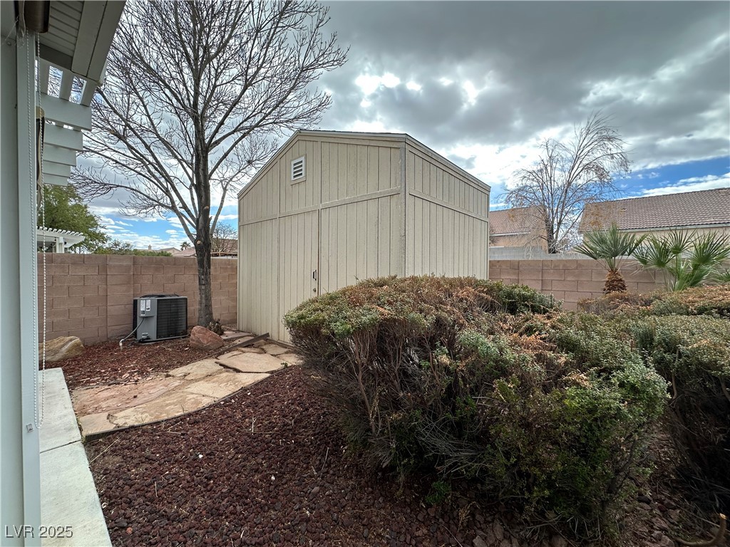 4643 Mountain Tree Street