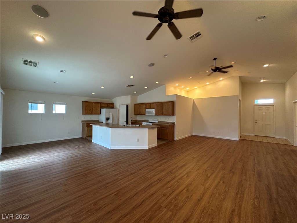 4643 Mountain Tree Street