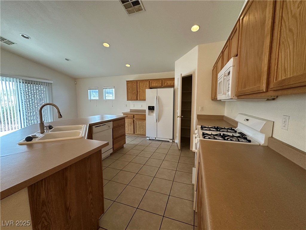 4643 Mountain Tree Street