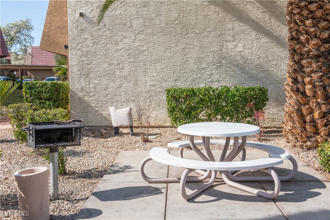 4941 River Glen Drive 4