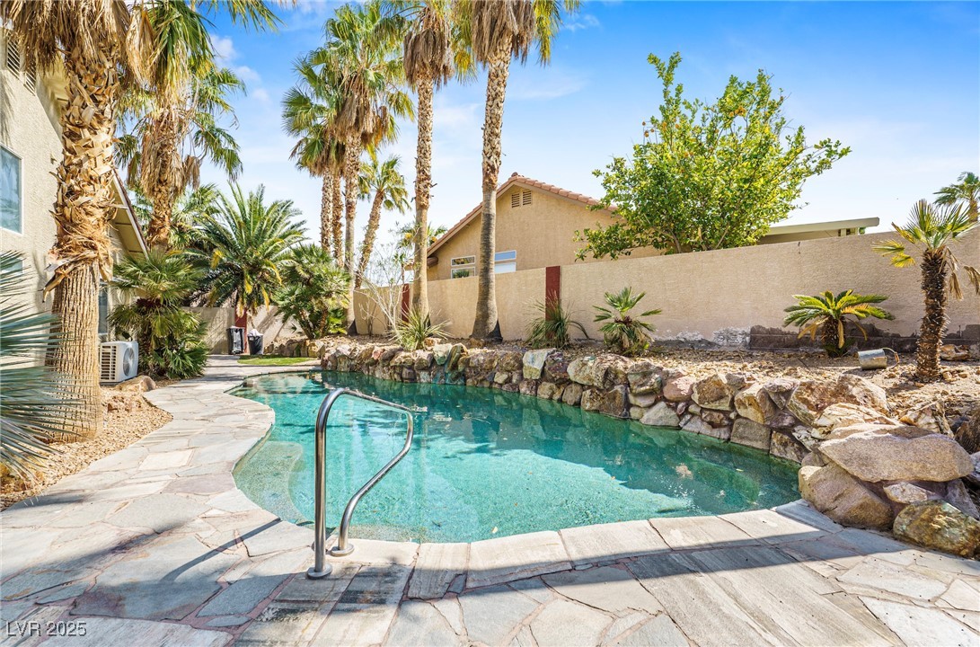 124 Beach Oak Avenue