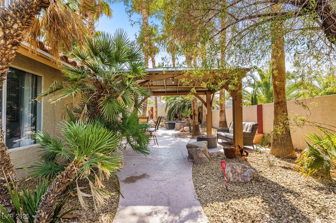 124 Beach Oak Avenue