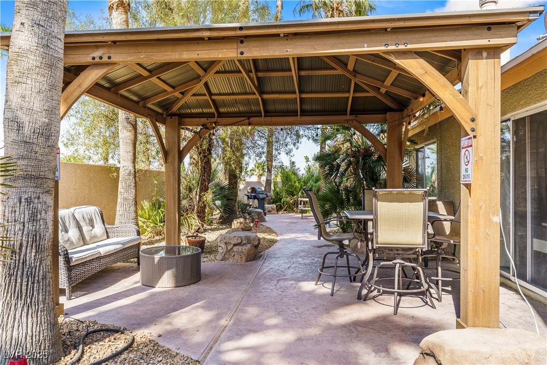 124 Beach Oak Avenue