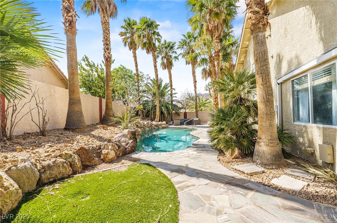 124 Beach Oak Avenue