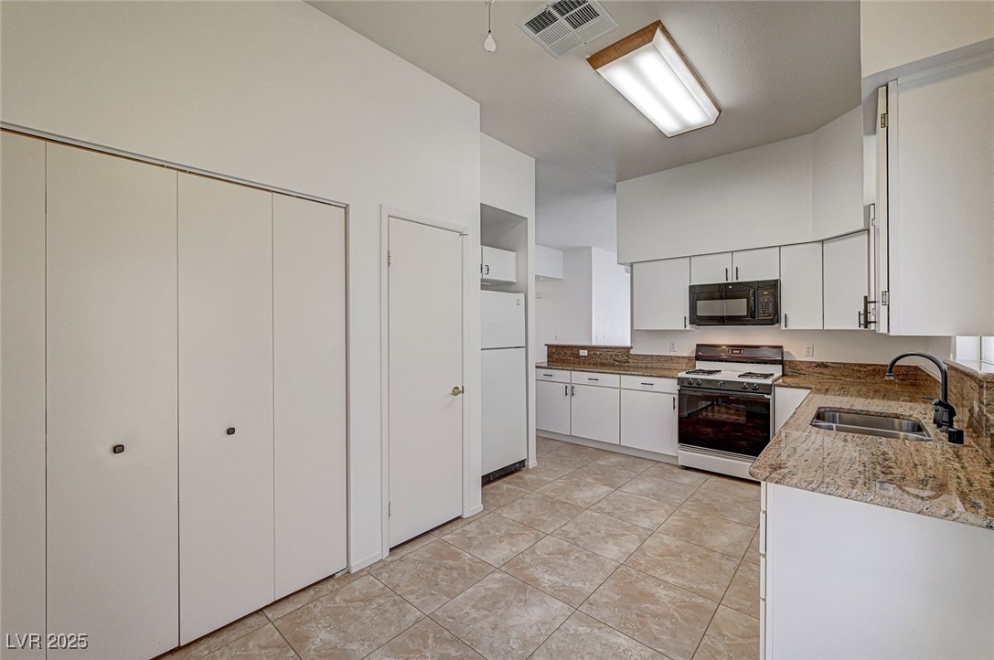 4821 Cedar Lawn Way