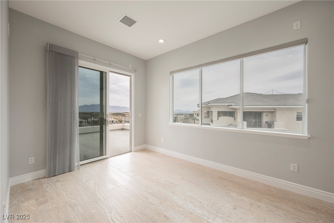 9220 Tesoras Drive 401