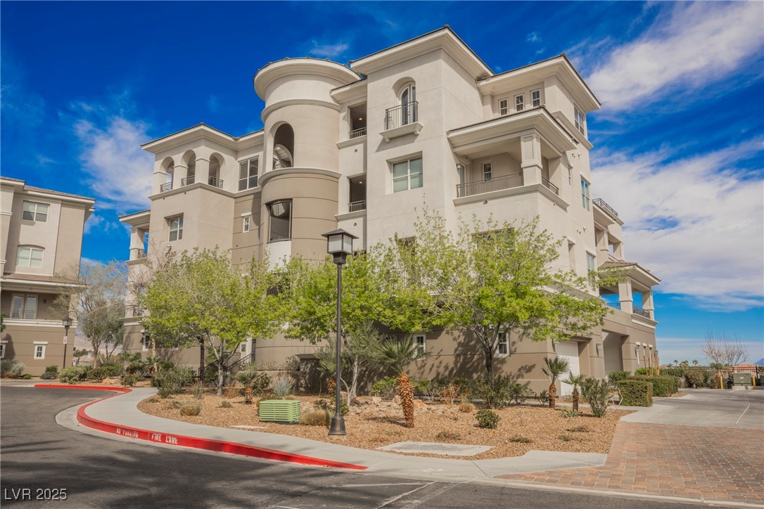 9220 Tesoras Drive 401