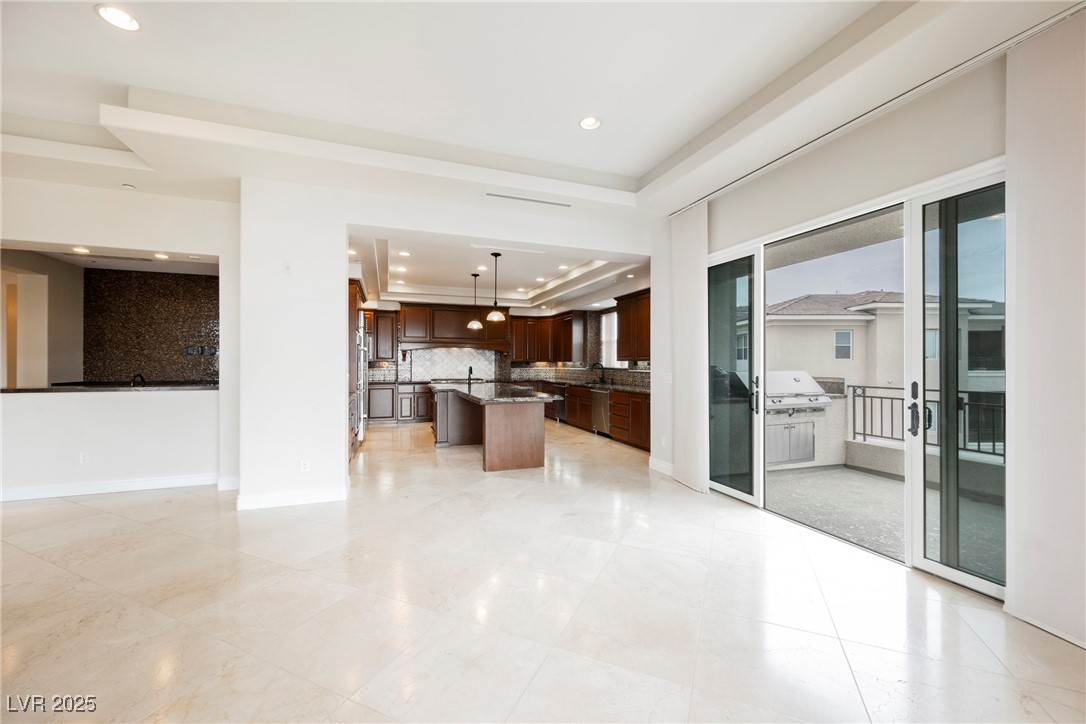 9220 Tesoras Drive 401