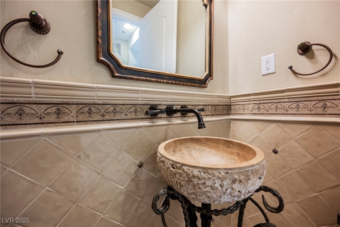 9220 Tesoras Drive 401