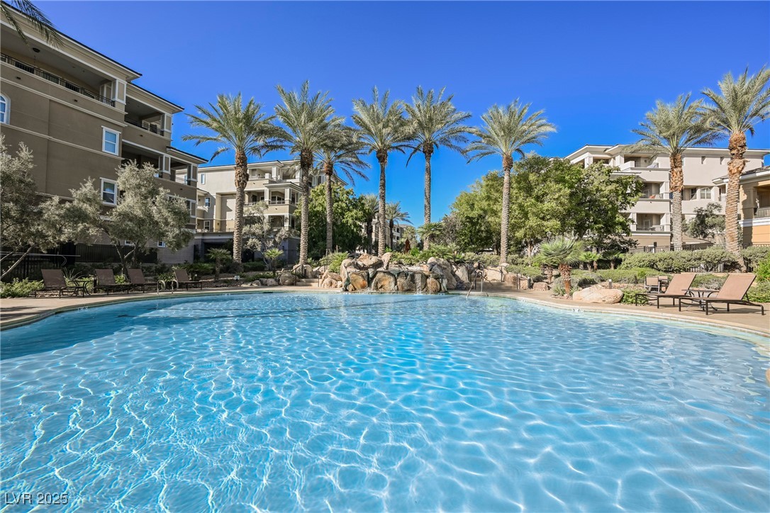 9220 Tesoras Drive 401