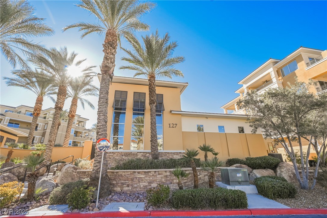 9220 Tesoras Drive 401