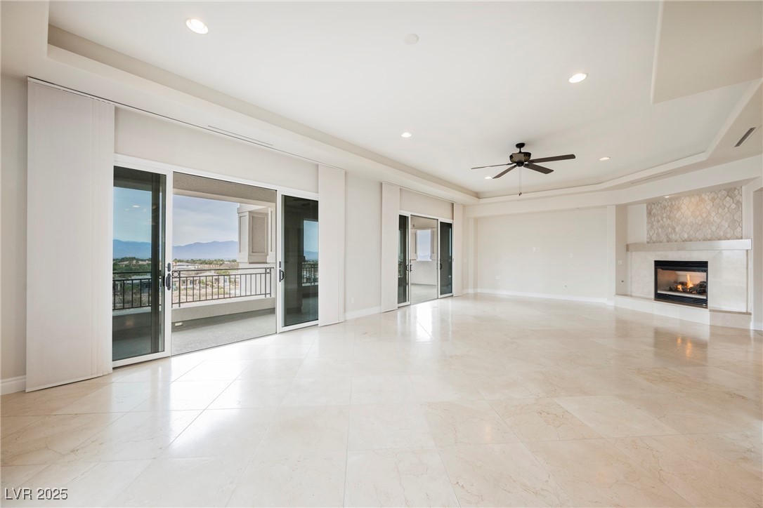 9220 Tesoras Drive 401