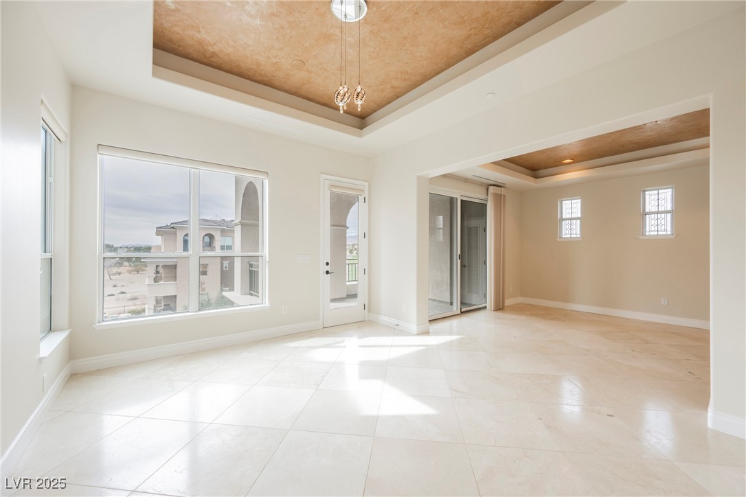 9220 Tesoras Drive 401