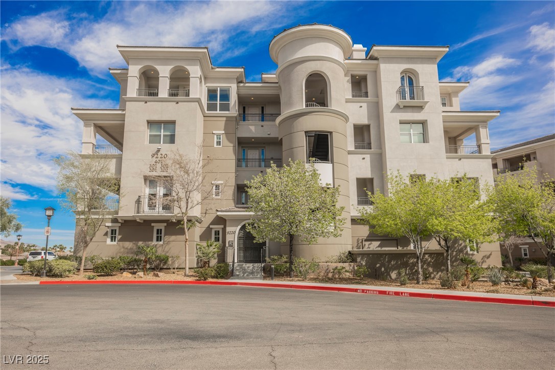 9220 Tesoras Drive 401