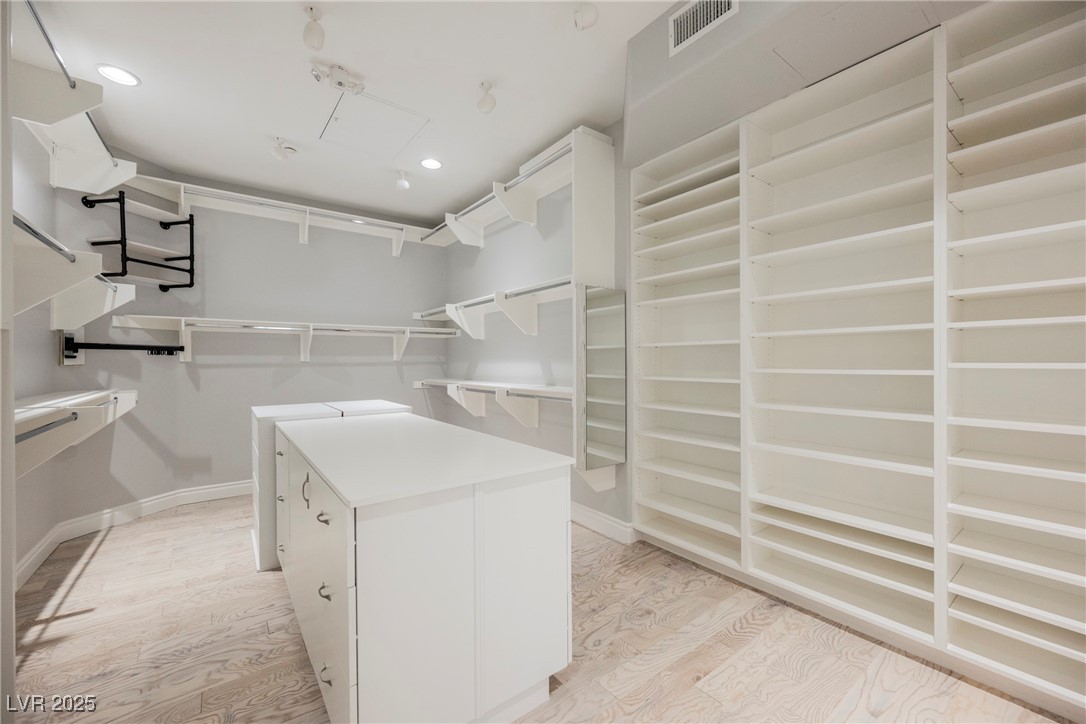 9220 Tesoras Drive 401