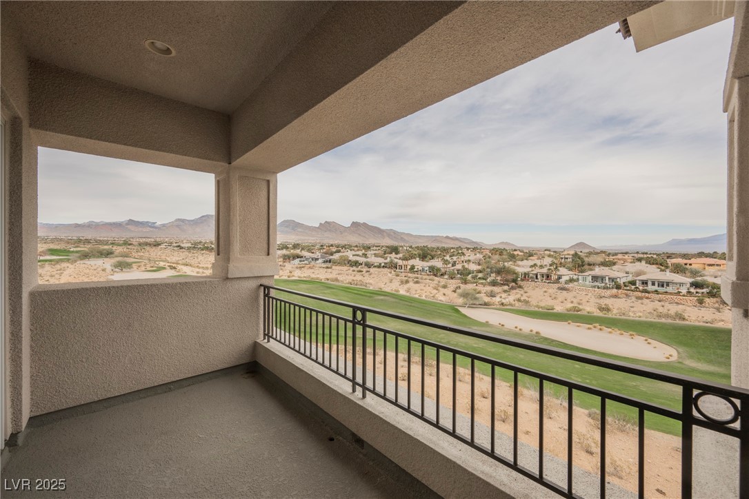 9220 Tesoras Drive 401