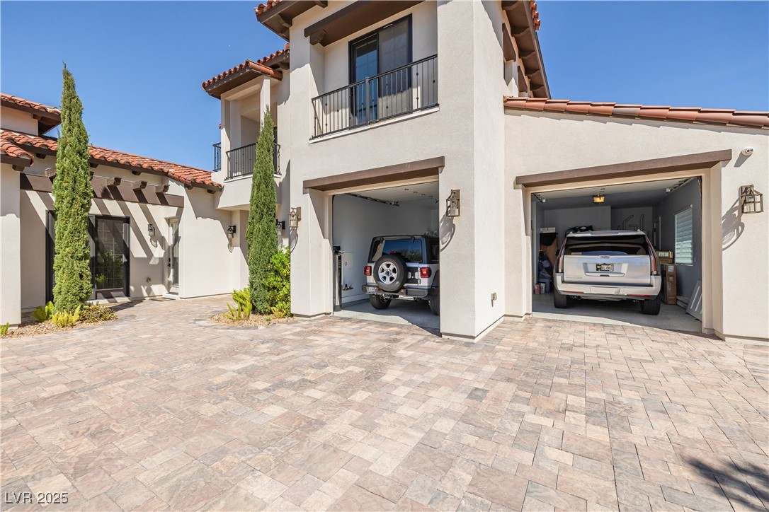 18 Grand Corniche Drive