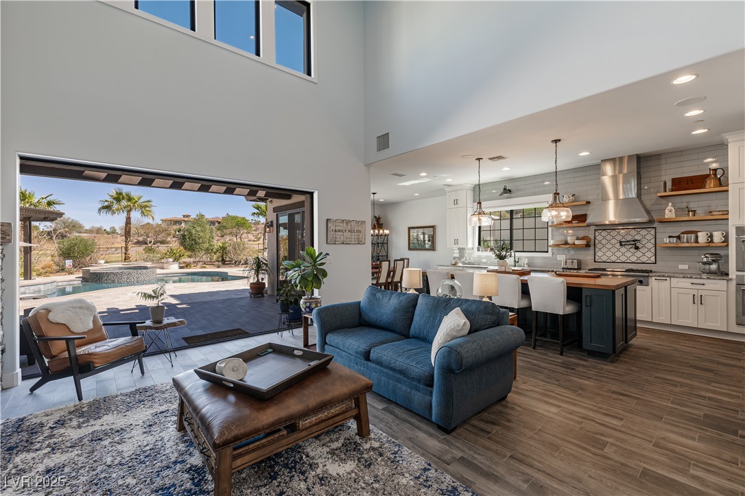 18 Grand Corniche Drive