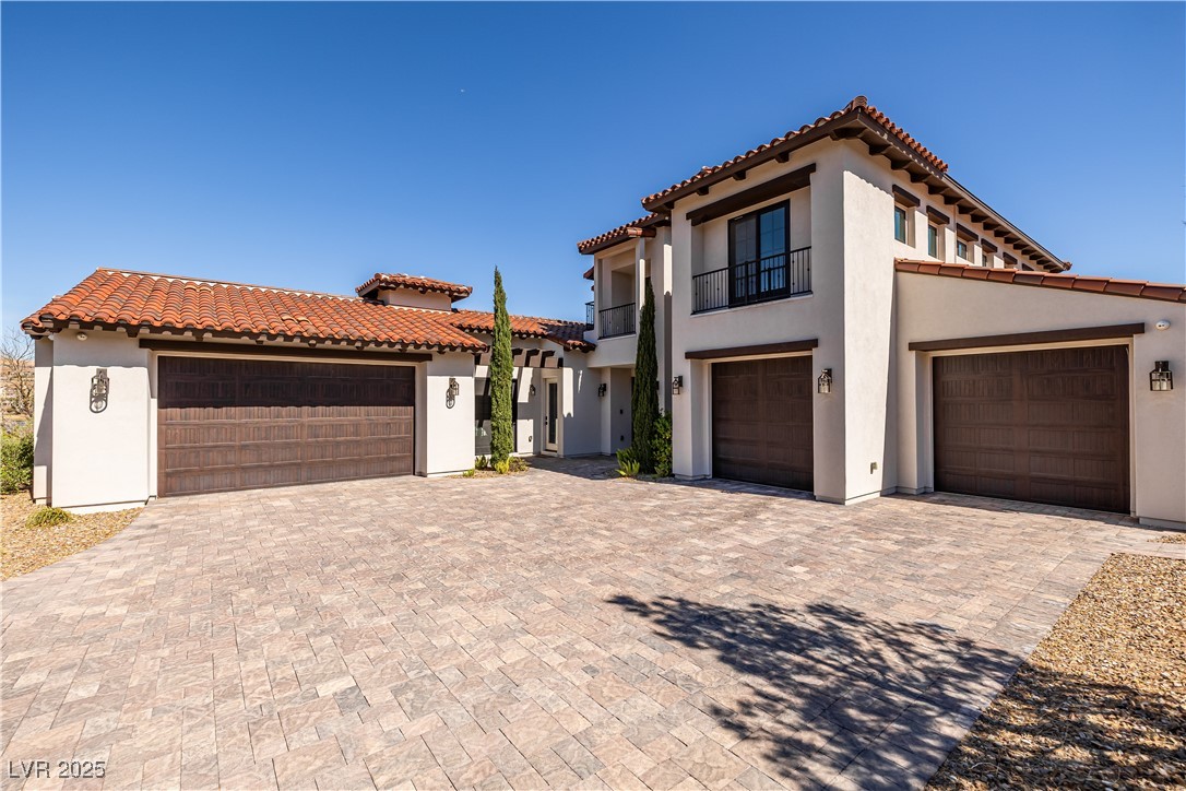 18 Grand Corniche Drive