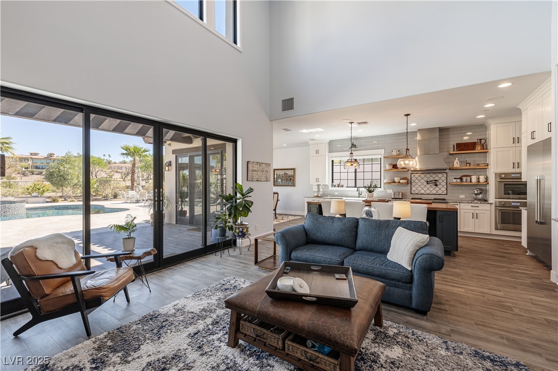 18 Grand Corniche Drive