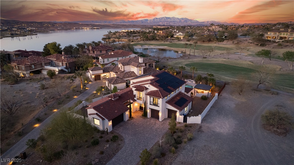 18 Grand Corniche Drive