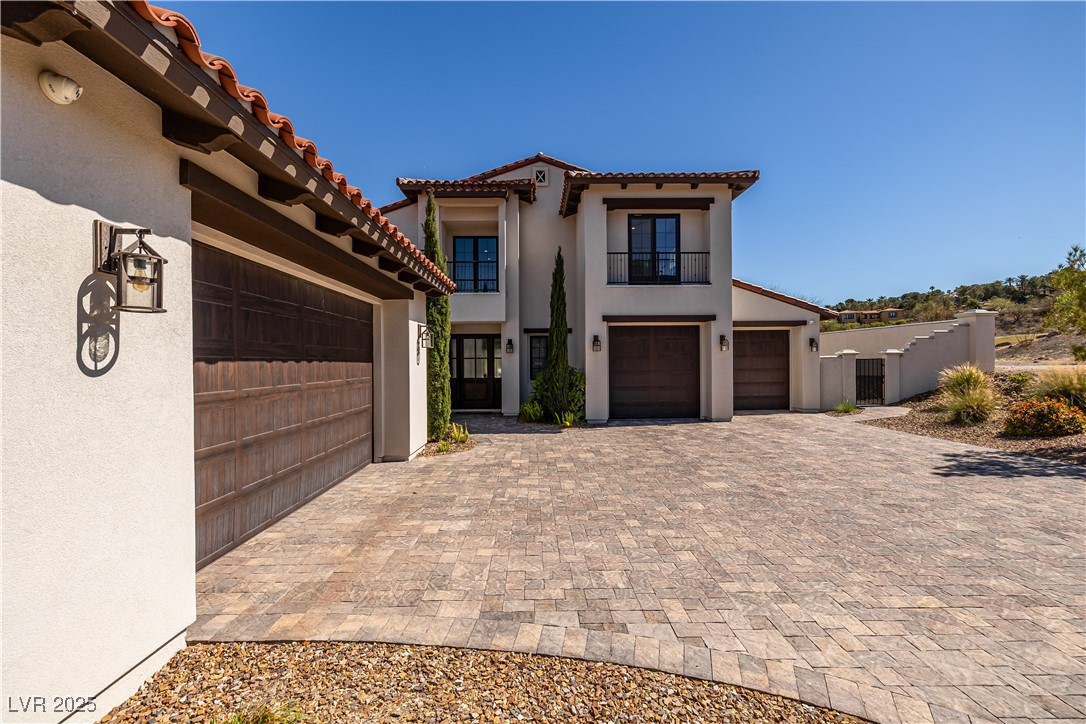 18 Grand Corniche Drive