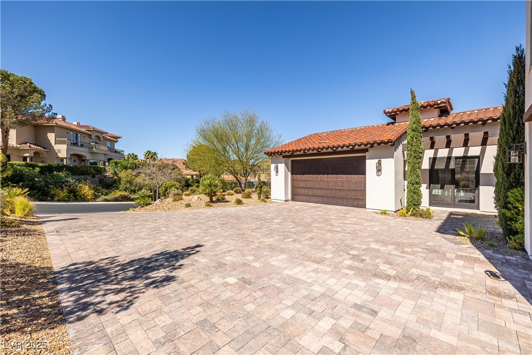 18 Grand Corniche Drive
