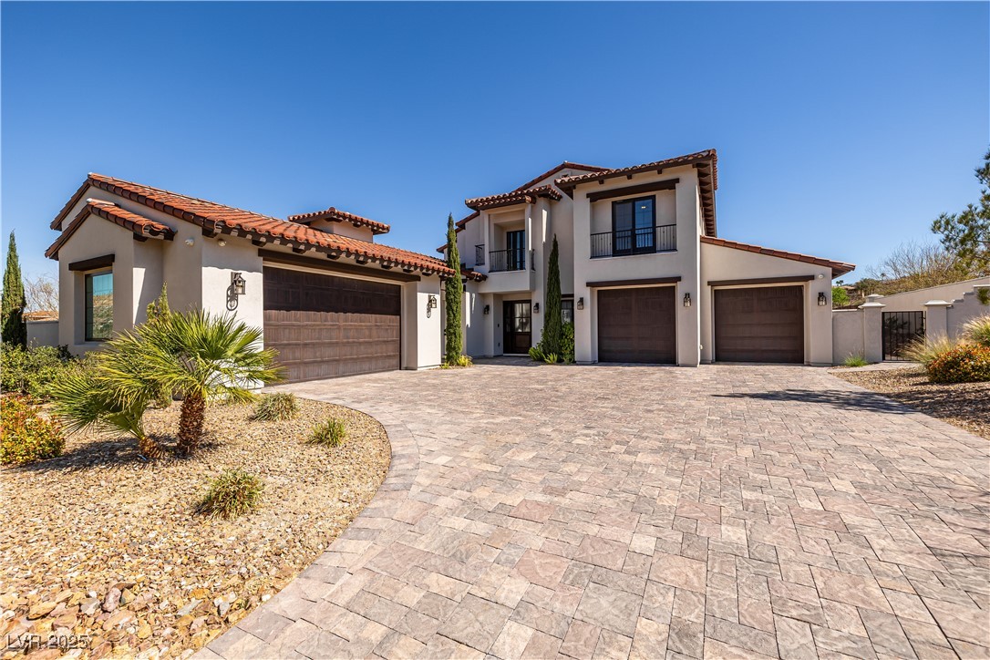 18 Grand Corniche Drive