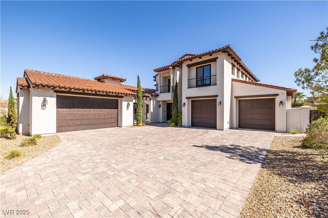 18 Grand Corniche Drive