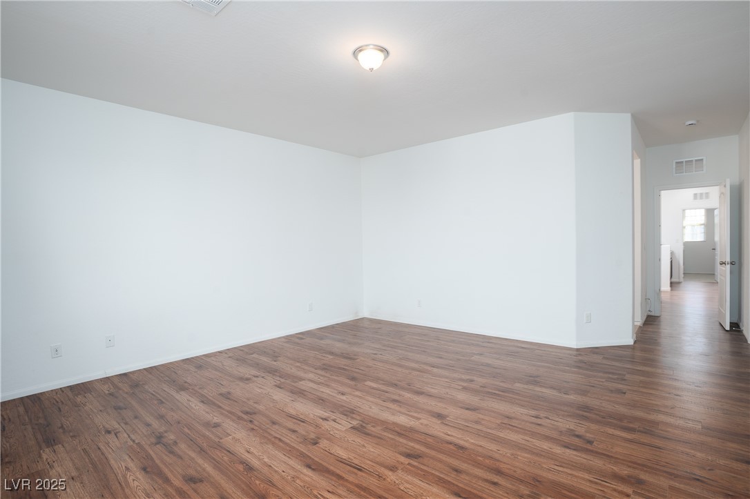 7664 Mallard Bay Avenue