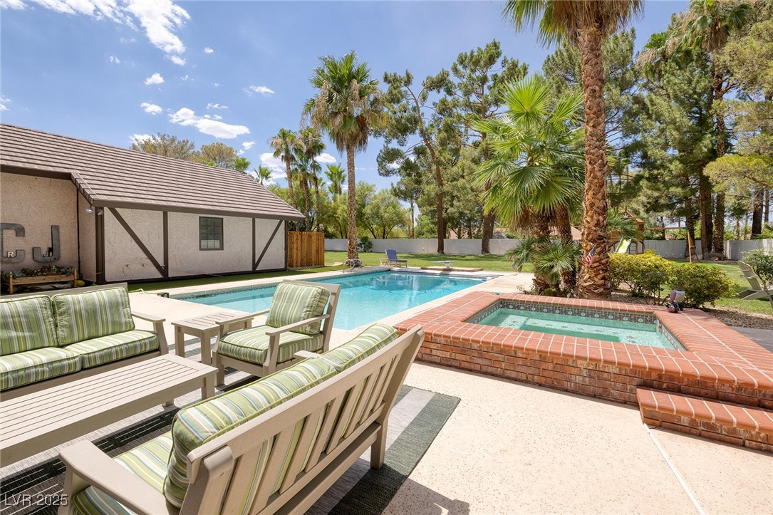 30 Quail Hollow Drive