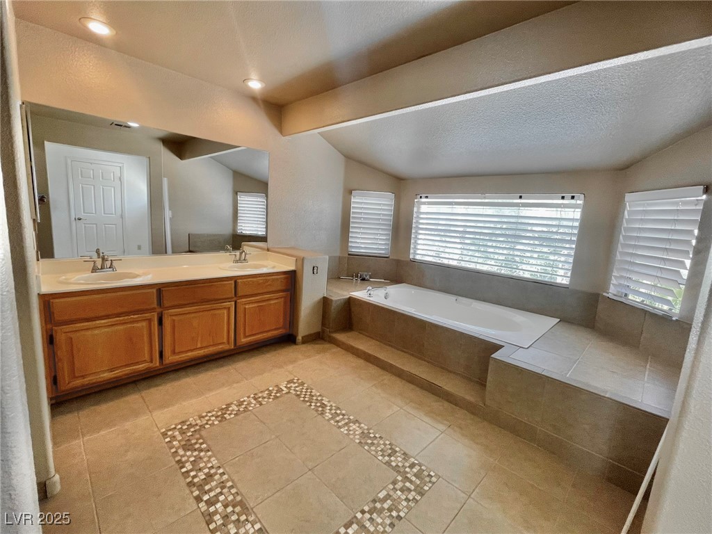 8312 Aqua Spray Avenue