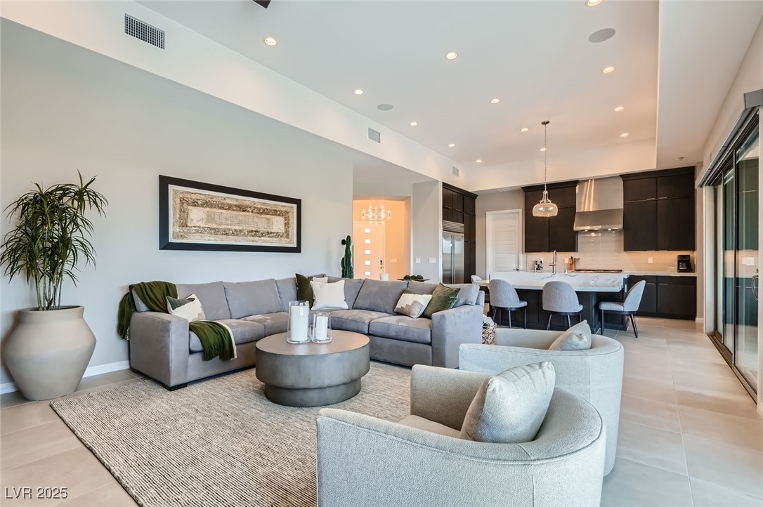 6712 Iron Square Street