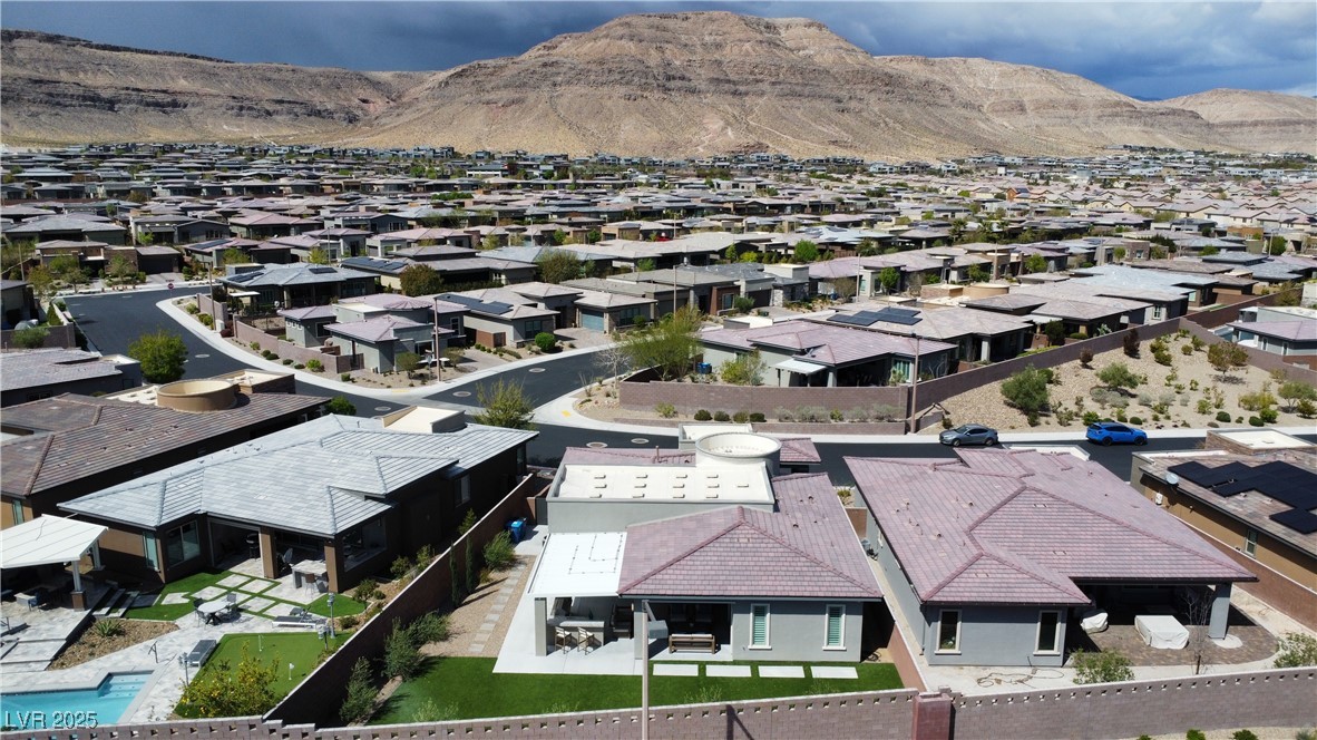 6712 Iron Square Street