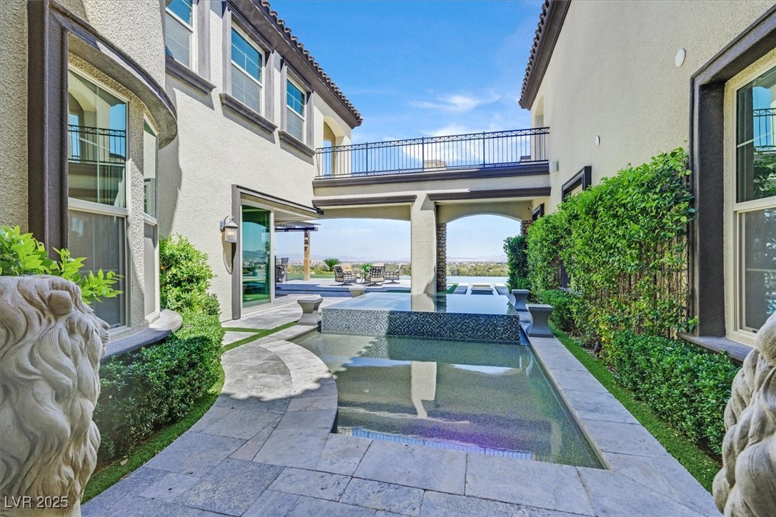 10 Olympia Outlook Drive