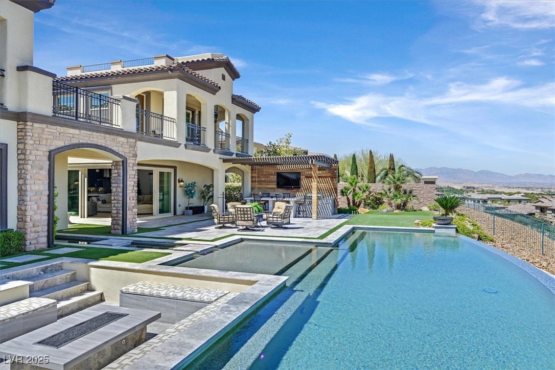 10 Olympia Outlook Drive