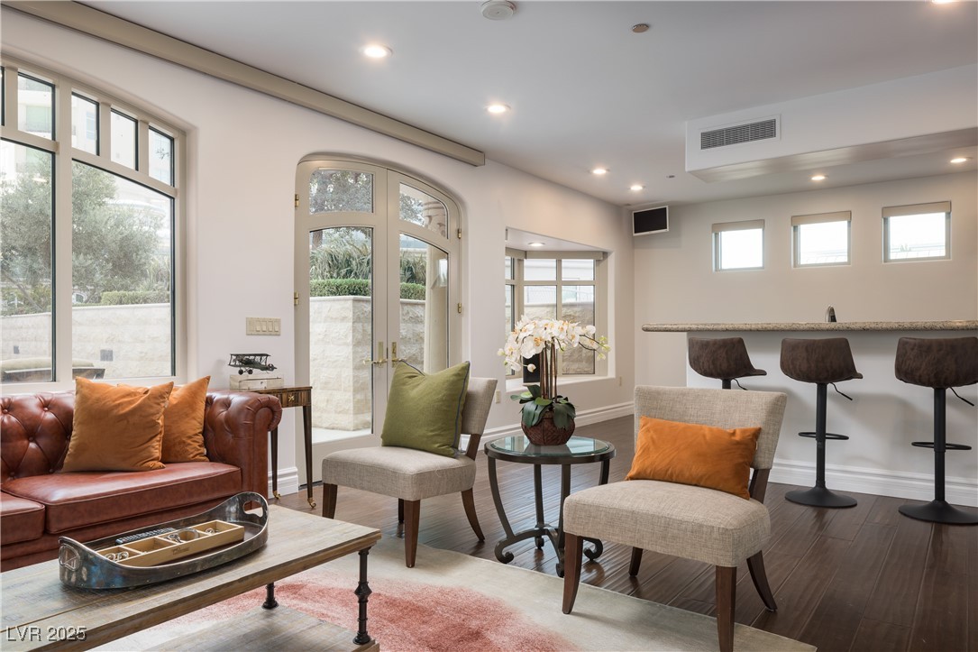 9101 Alta Drive 101