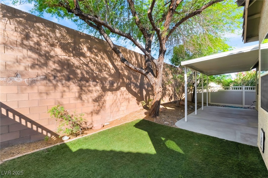 925 Crescent Falls Street