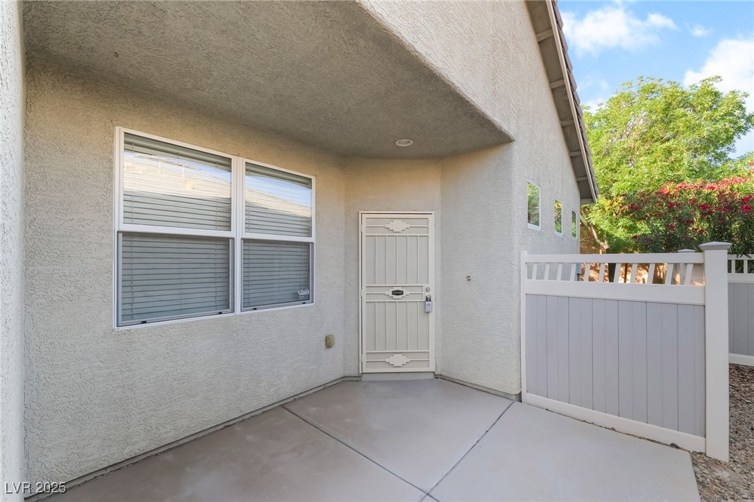 925 Crescent Falls Street