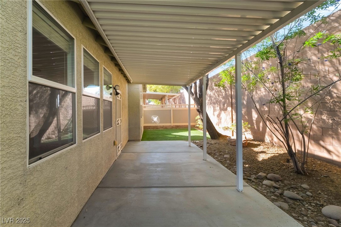 925 Crescent Falls Street