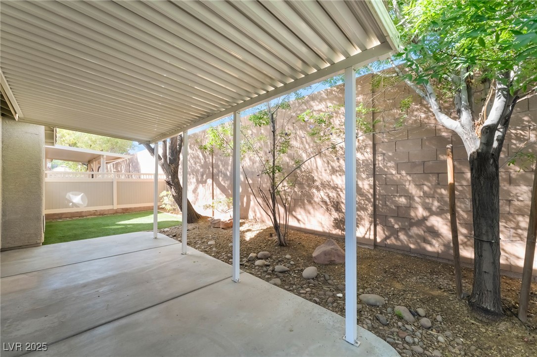 925 Crescent Falls Street