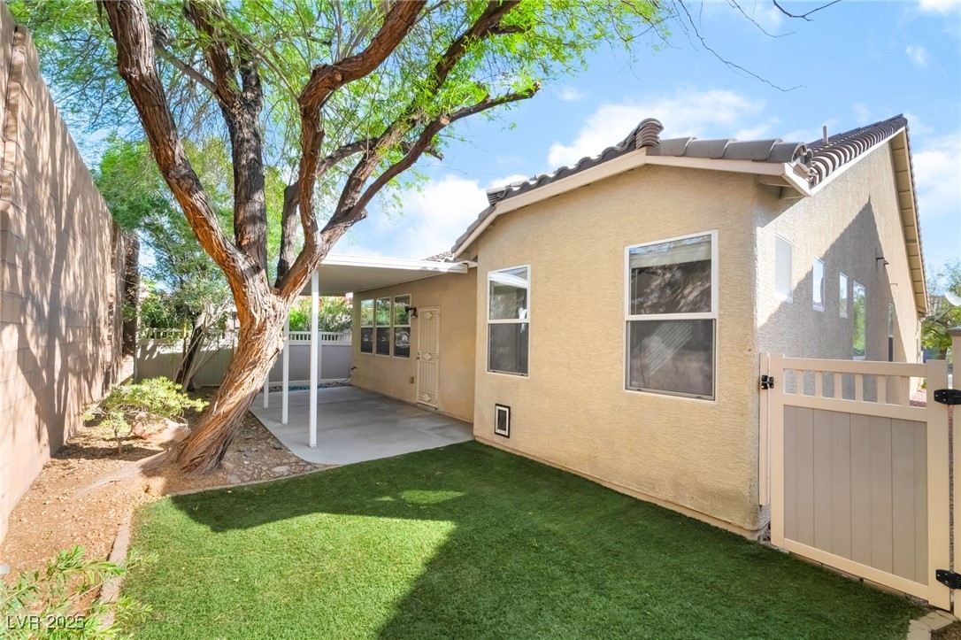 925 Crescent Falls Street