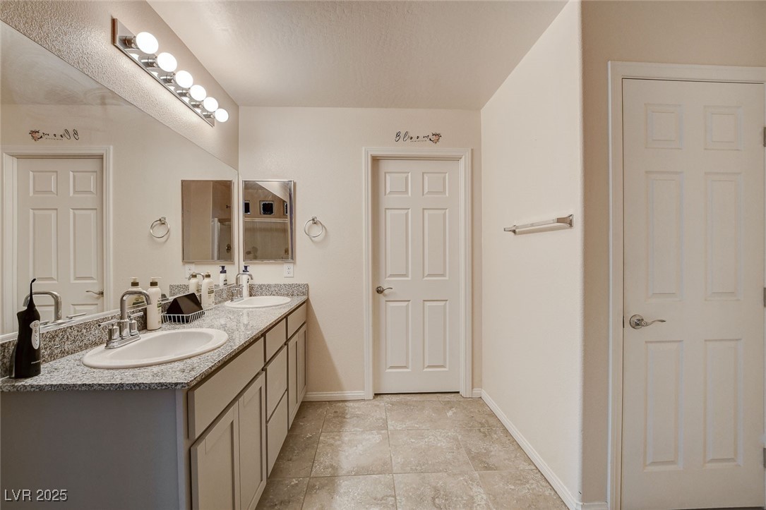 7246 Dazzle Point Street