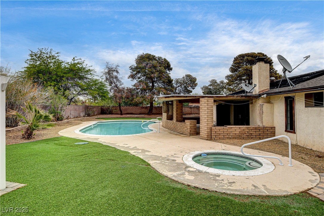 3575 West Robindale Road